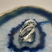 Bague Or gris (Or blanc) 750 millièmes rhodié Grenats tsavorites & Diamants noirs