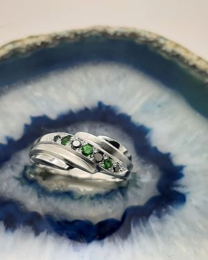 Bague Or gris (Or blanc) 750 millièmes rhodié Grenats tsavorites & Diamants noirs